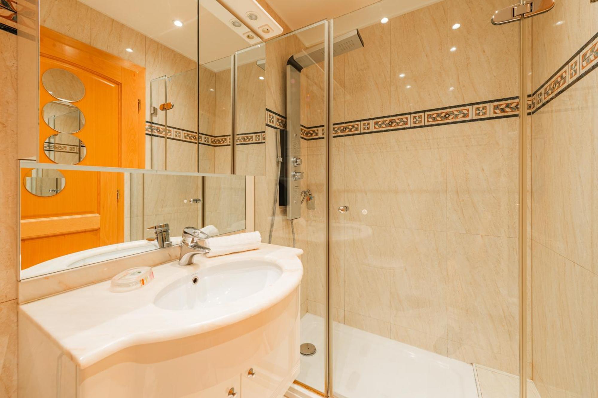 Apartment La Place De La Cathedrale - Superbe Appt Face A La Cathedrale