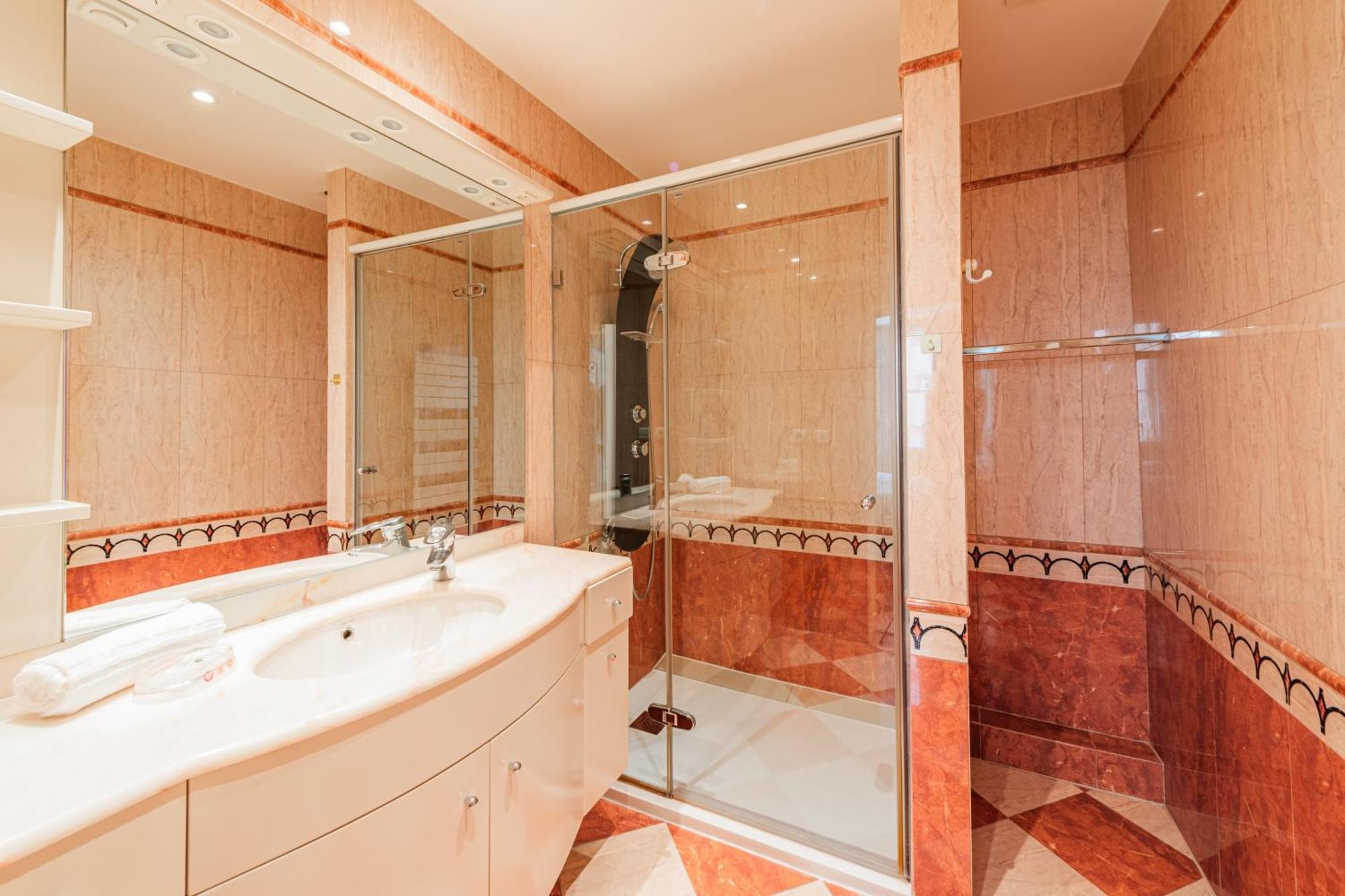 La Place De La Cathedrale - Superbe Appt Face A La Cathedrale Appartement