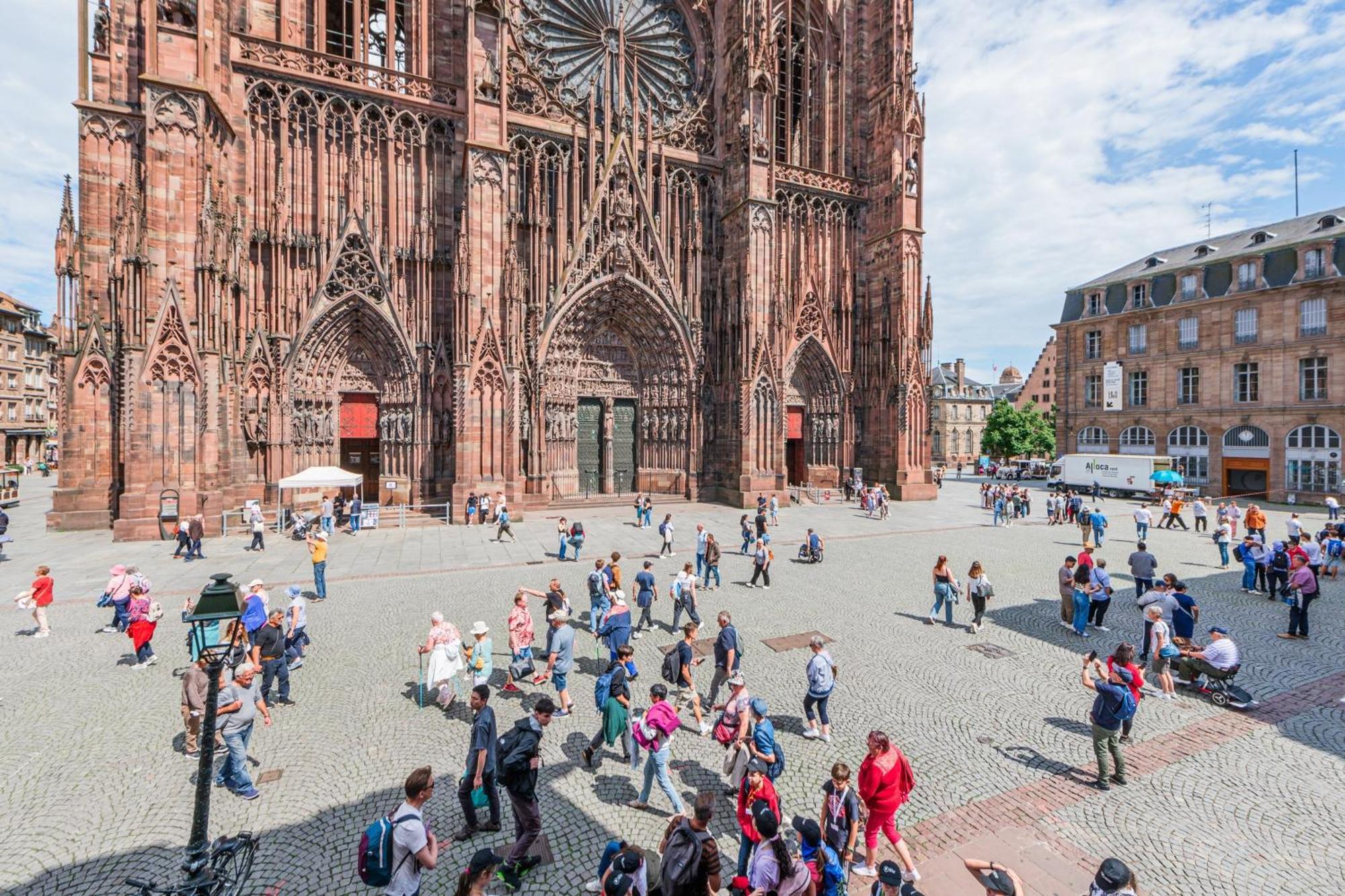 La Place De La Cathedrale - Superbe Appt Face A La Cathedrale Appartement *